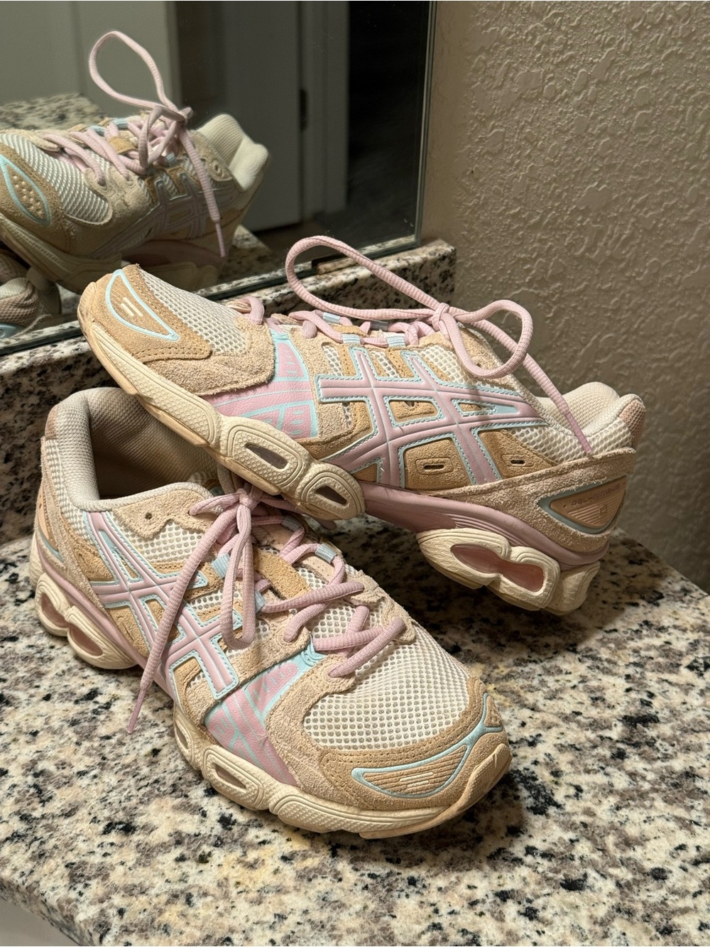 ASICS Gel Nimbus 9 Tan Barely Rose Pastel Lace-Up Sneakers - Pink & Cream. Sz 9